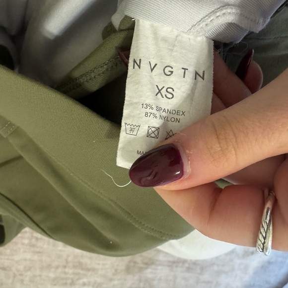 NVGTN performance sports bra size xs - Picture 4 of 5